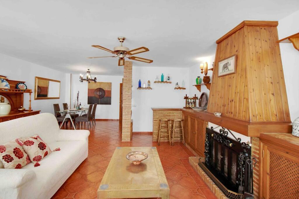 Duplex Tematico Andaluz Con Agradable Terraza - El Mirador De Benahavis 2 Apartment Bagian luar foto